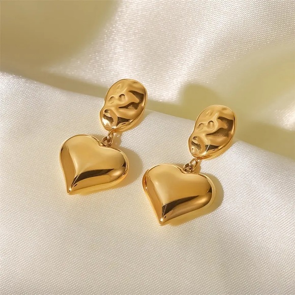 ◾️18k Gold Plated Heart Drop Earrings - Picture 14 of 14